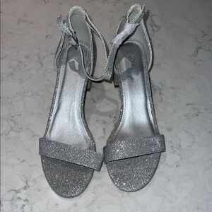 Elegant Silver‎ Women's Sandals